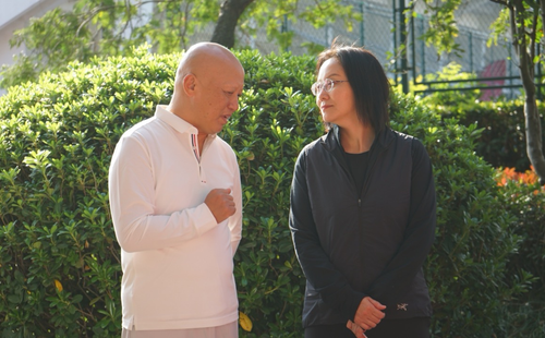 图1 老师交流鼓励现场.png 图1 老师交流鼓励现场.png