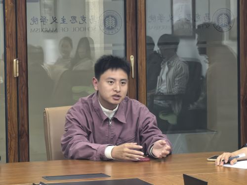 9 李万博同学发言.jpg